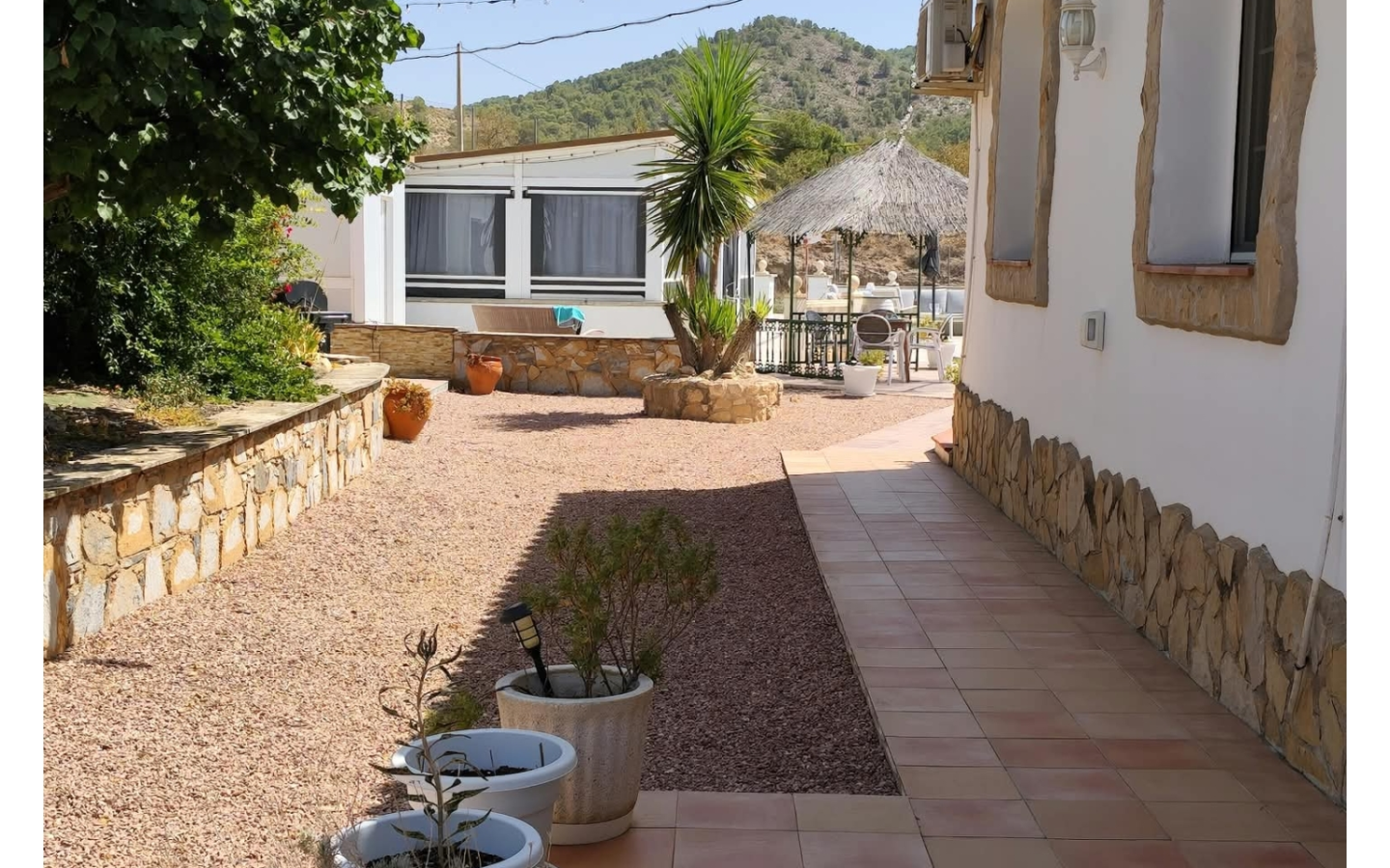 4-bedroom Country House In Mon&oacute;var, Spain