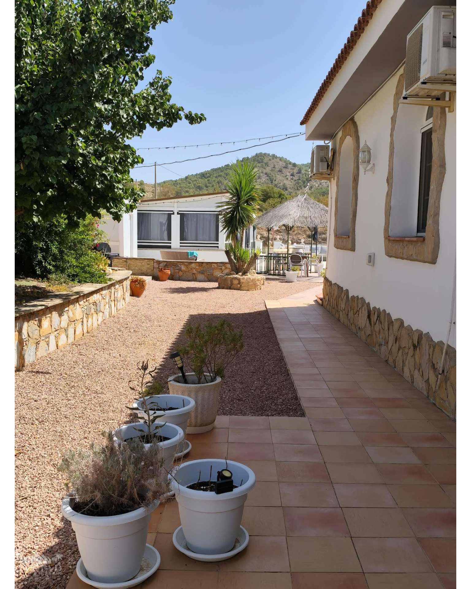 4-bedroom Country House In Mon&oacute;var, Spain