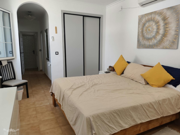 4-bedroom Country House In Mon&oacute;var, Spain