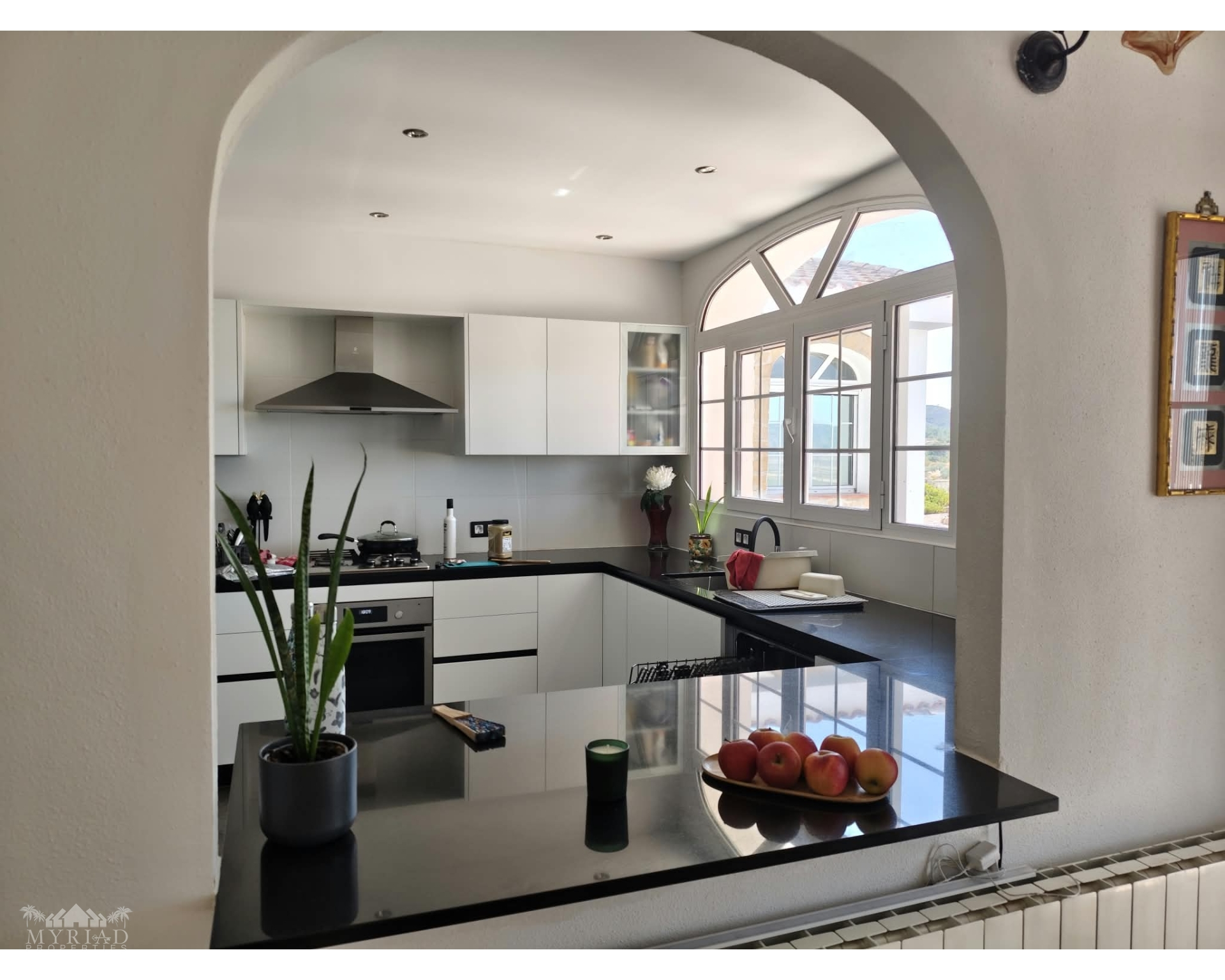 4-bedroom Country House In Mon&oacute;var, Spain