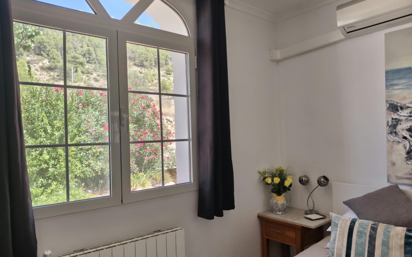 4-bedroom Country House In Mon&oacute;var, Spain