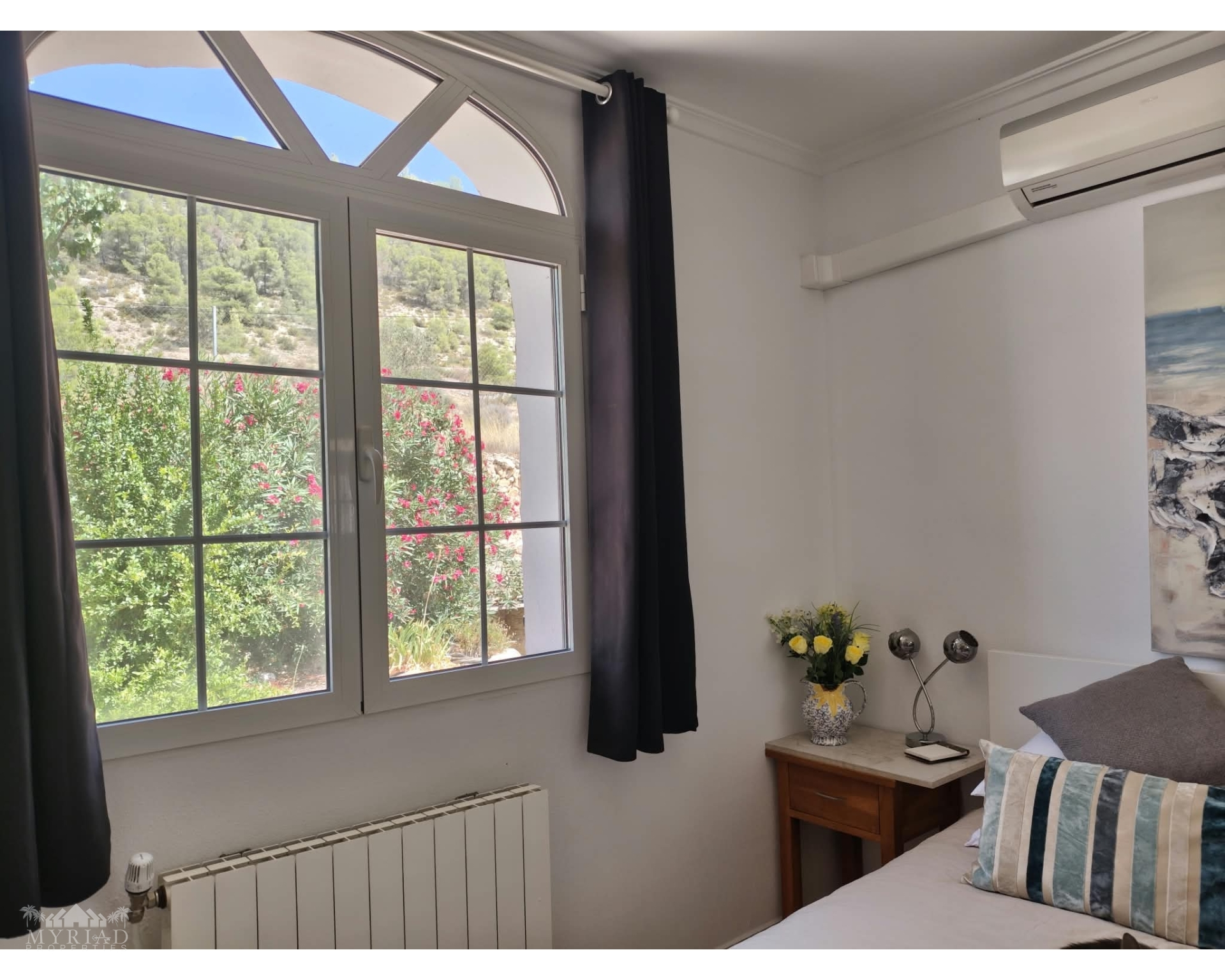 4-bedroom Country House In Mon&oacute;var, Spain