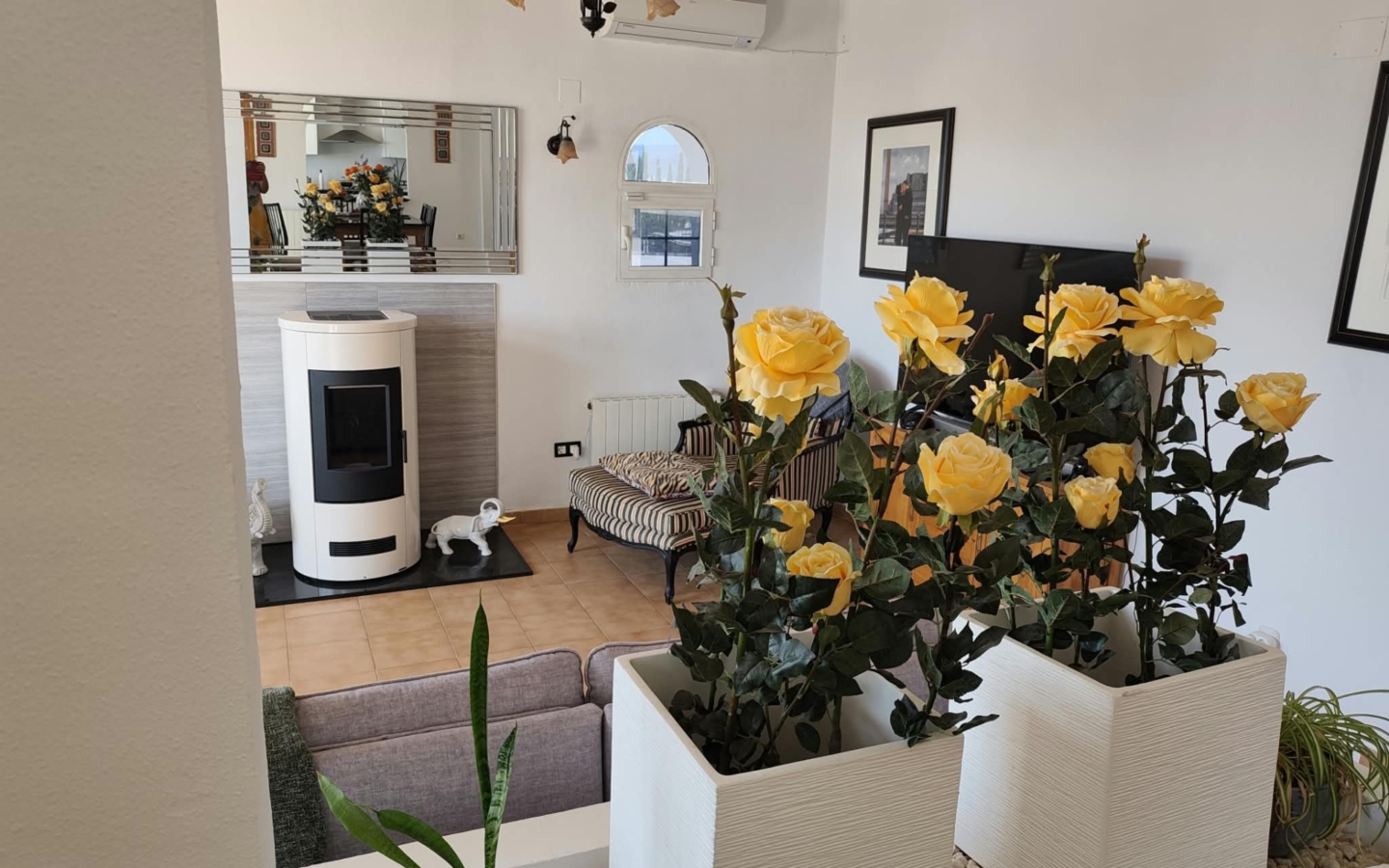 4-bedroom Country House In Mon&oacute;var, Spain