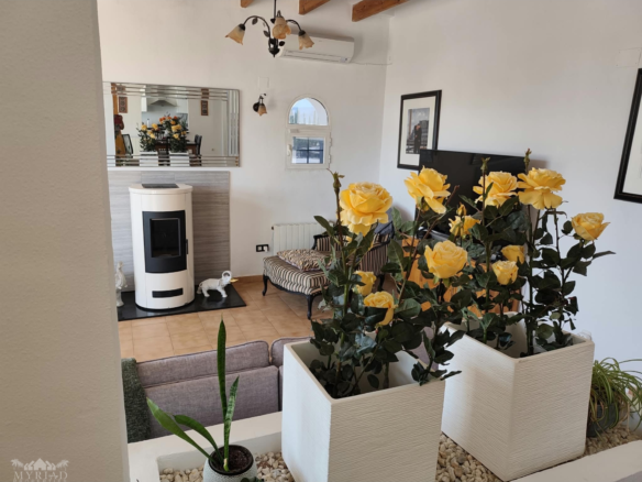 4-bedroom Country House In Mon&oacute;var, Spain