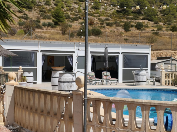 4-bedroom Country House In Mon&oacute;var, Spain