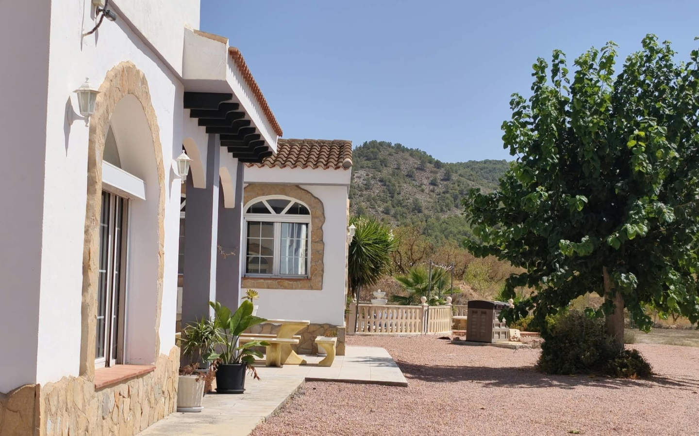 4-bedroom Country House In Mon&oacute;var, Spain