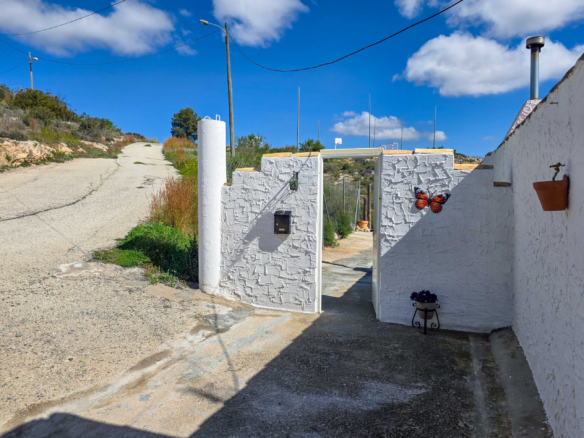 4-bedroom Country House In Fortuna, Spain (180 M²)