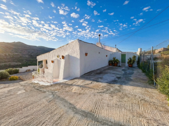 4-bedroom Country House In Fortuna, Spain (180 M²)