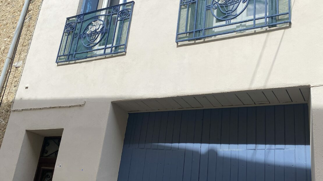 3-bedroom House In Saint Genies De Fontedit, France (100 M²)