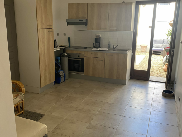 3-bedroom House In Saint Genies De Fontedit, France (100 M²)