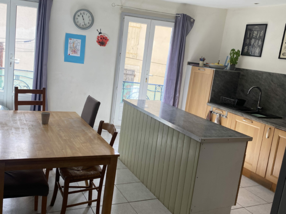 3-bedroom House In Saint Genies De Fontedit, France (100 M²)