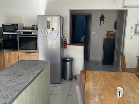 3-bedroom House In Saint Genies De Fontedit, France (100 M²)