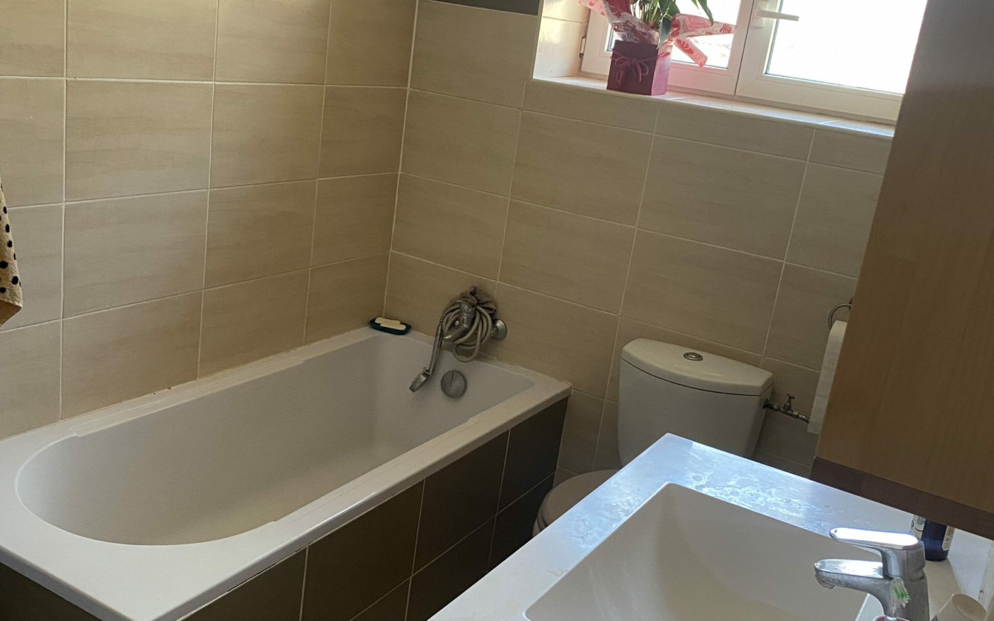 3-bedroom House In Saint Genies De Fontedit, France (100 M²)