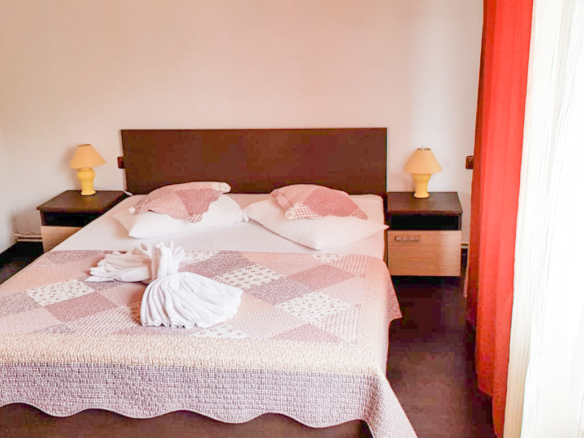 Investment Opportunity: 4-star Guesthouse For Sale (turnkey Business) In The Heart Of Bran