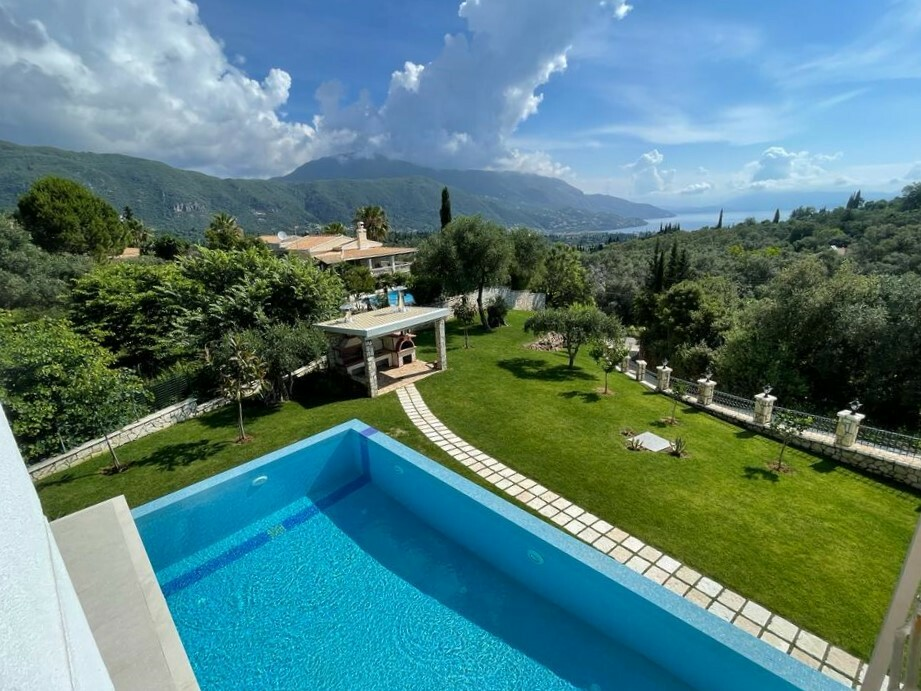 4-bedroom Villa In Corfu, Greece (300 M²)