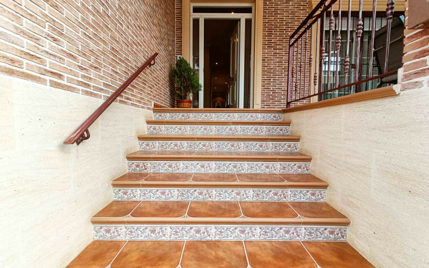 4-bedroom Townhouse In Hondón De Los Frailes, Spain (462 M²)