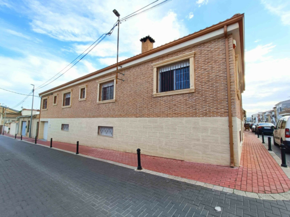 4-bedroom Townhouse In Hondón De Los Frailes, Spain (462 M²)