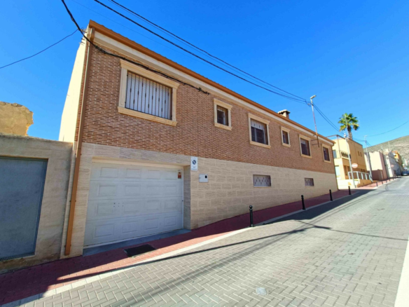 4-bedroom Townhouse In Hondón De Los Frailes, Spain (462 M²)