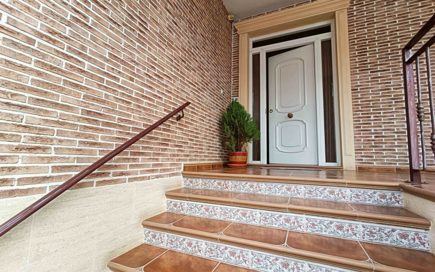 4-bedroom Townhouse In Hondón De Los Frailes, Spain (462 M²)