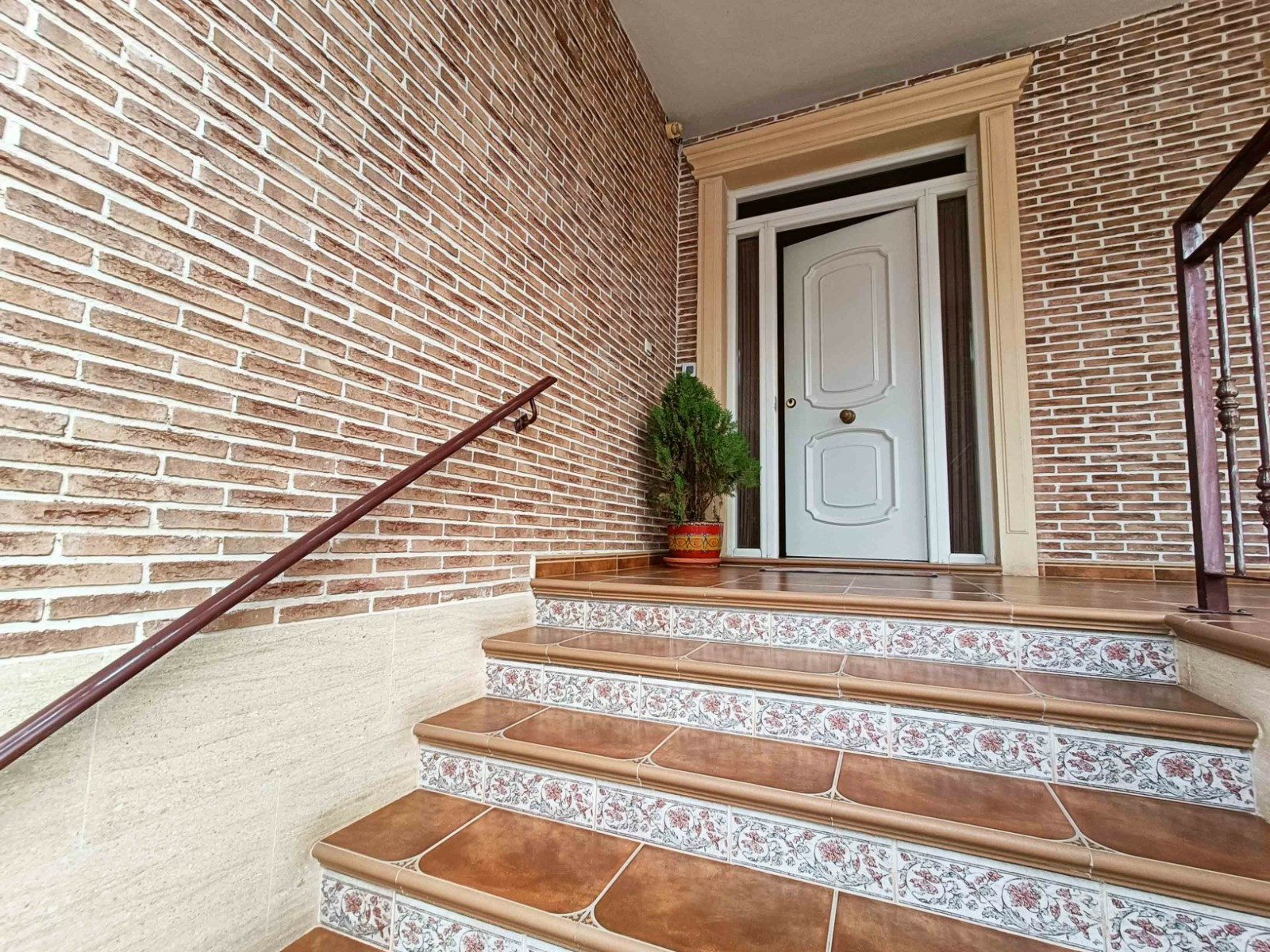 4-bedroom Townhouse In Hondón De Los Frailes, Spain (462 M²)