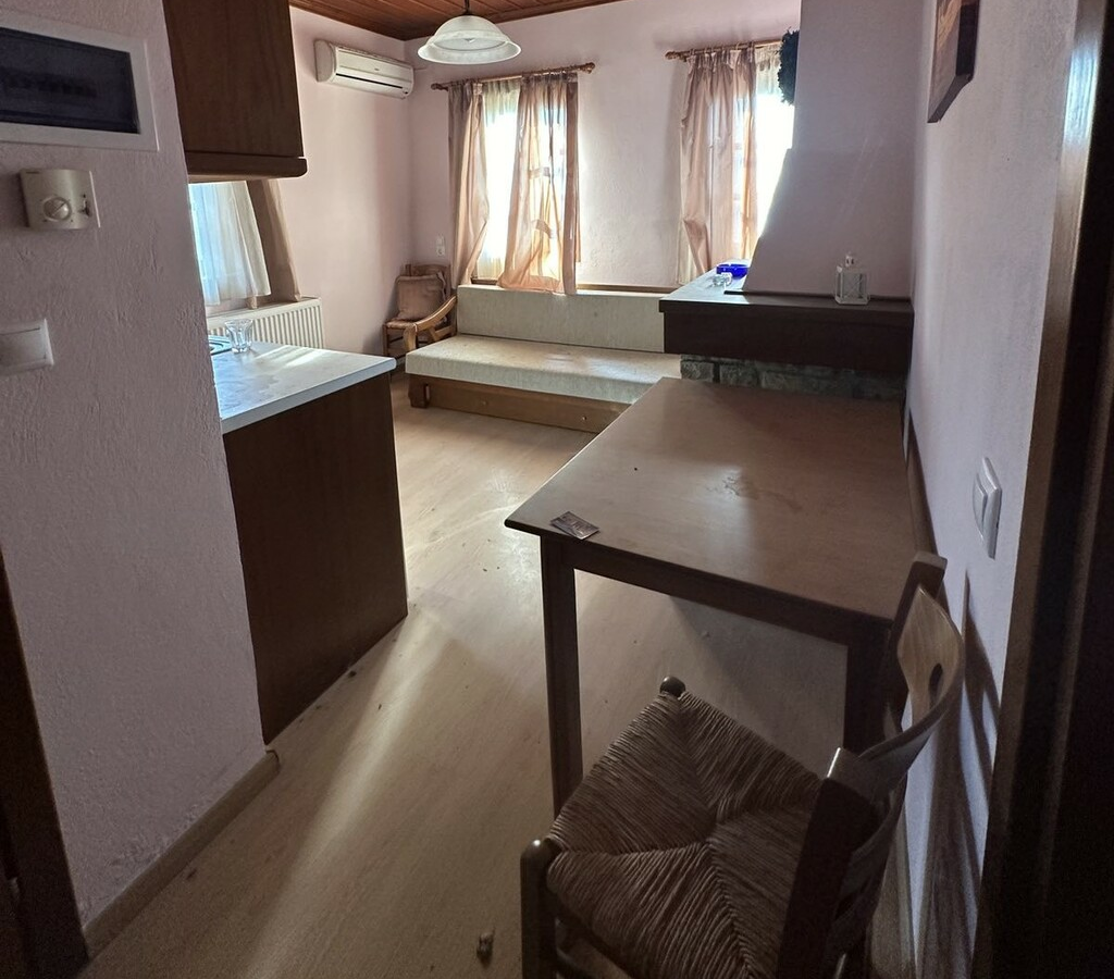 Hotel In Konitsa, Greece (310 M²)