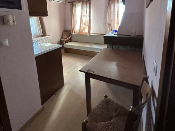 Hotel In Konitsa, Greece (310 M²)