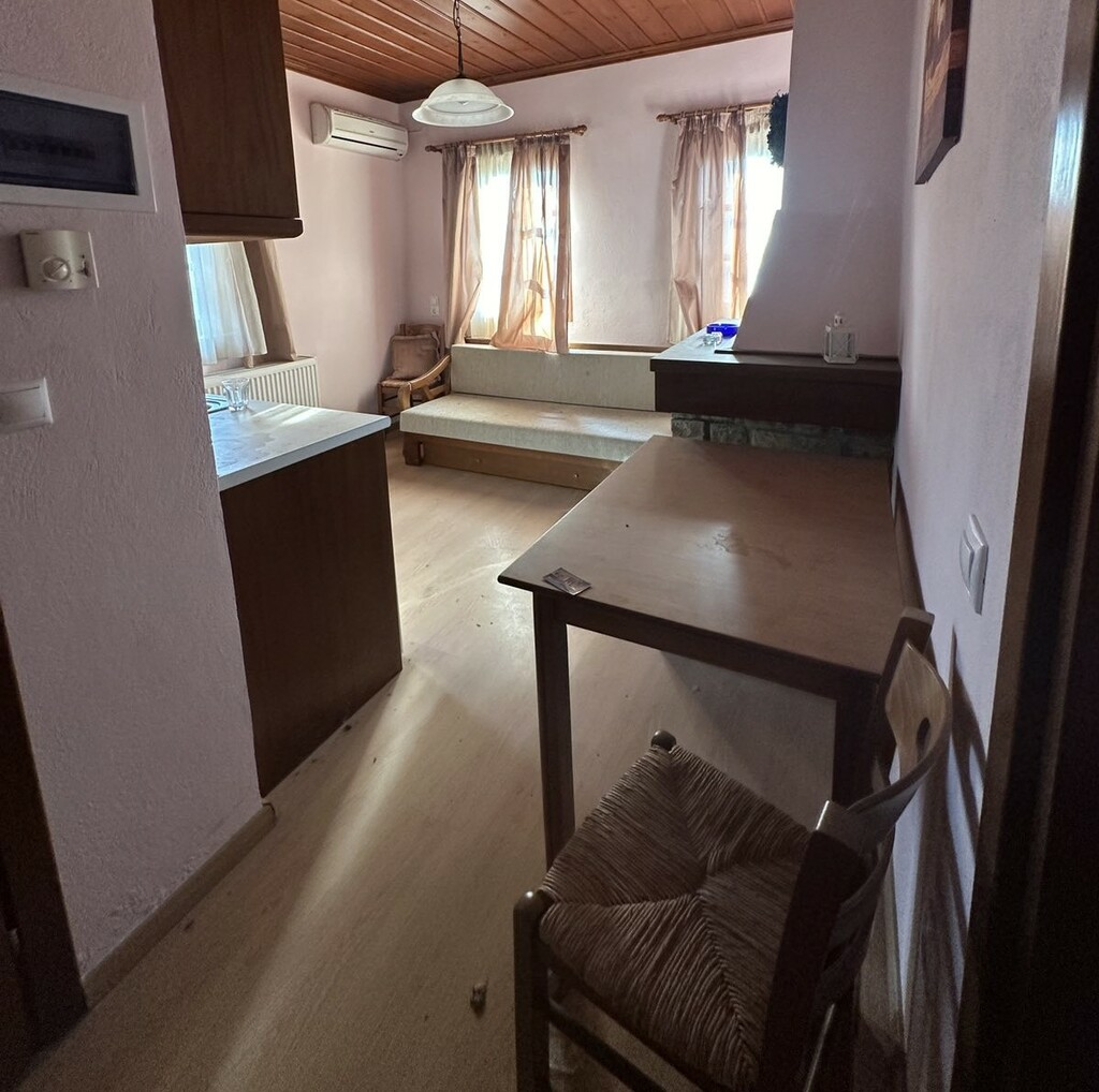 Hotel In Konitsa, Greece (310 M²)