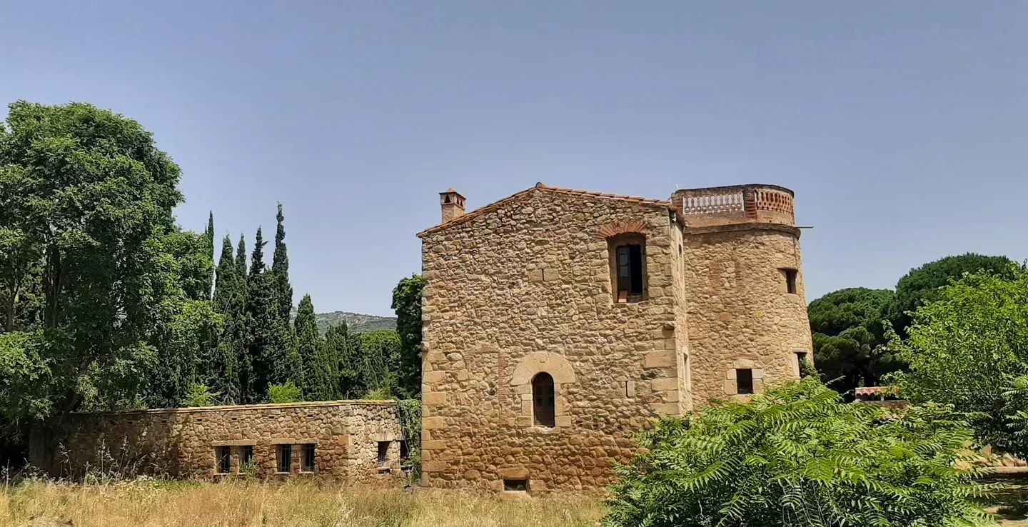 11-bedroom Countryhouse In Castell D’aro, Spain (1.141 M²)