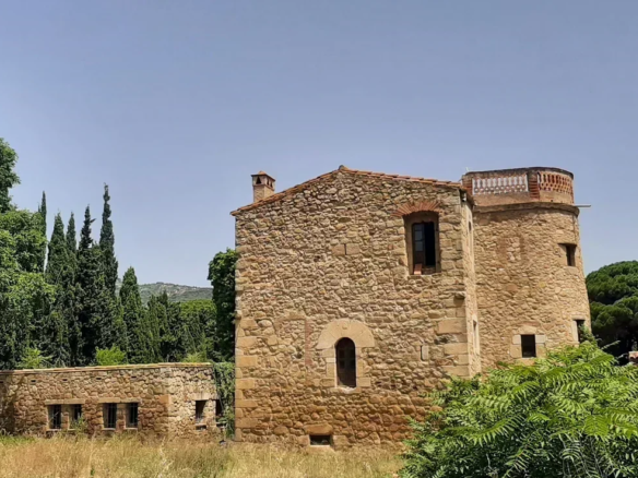 11-bedroom Countryhouse In Castell D’aro, Spain (1.141 M²)
