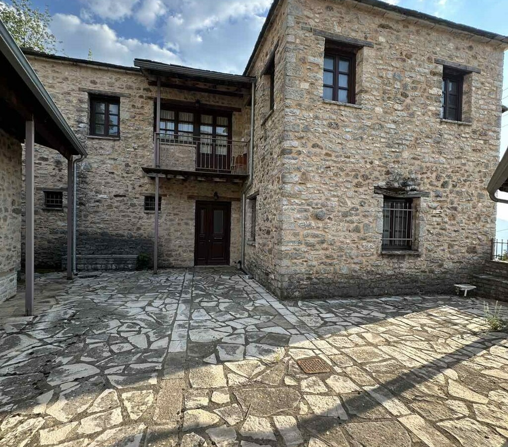 Hotel In Konitsa, Greece (310 M²)