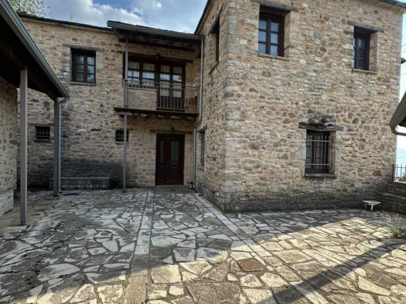 Hotel In Konitsa, Greece (310 M²)