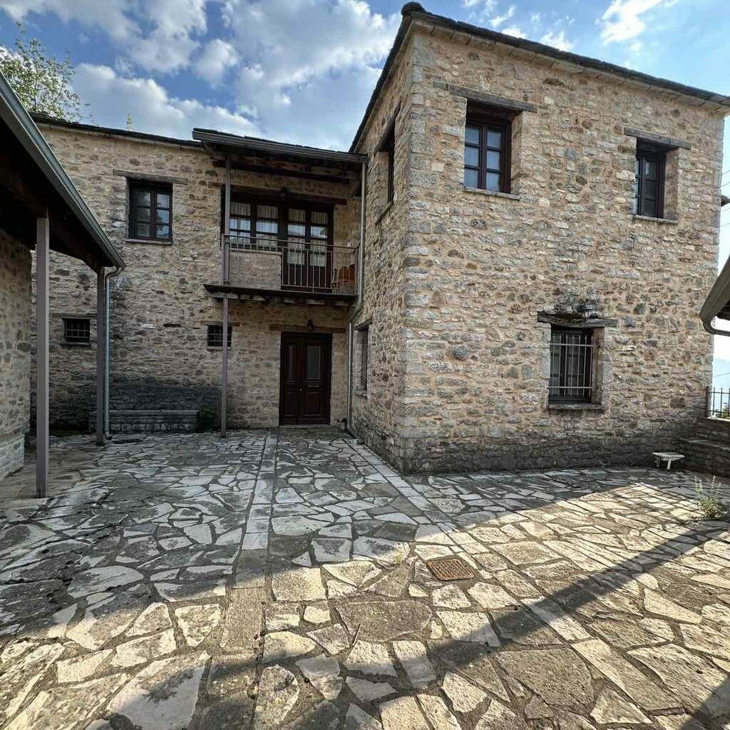 Hotel In Konitsa, Greece (310 M²)