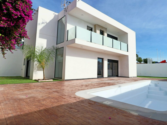 3-bedroom Villa In Fortuna, Spain (160 M²)