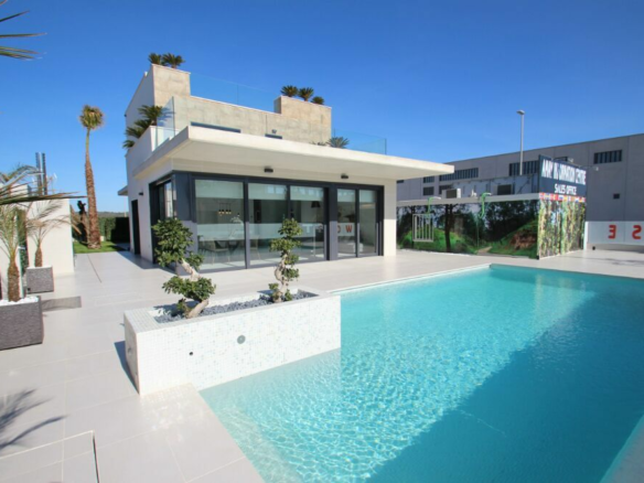 4-bedroom Villa In San Miguel De Salinas, Spain (197 M²)