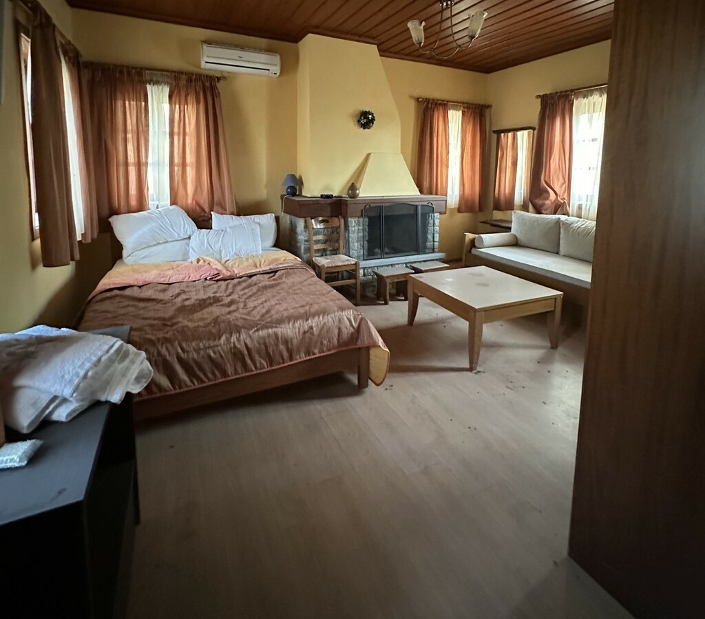 Hotel In Konitsa, Greece (310 M²)