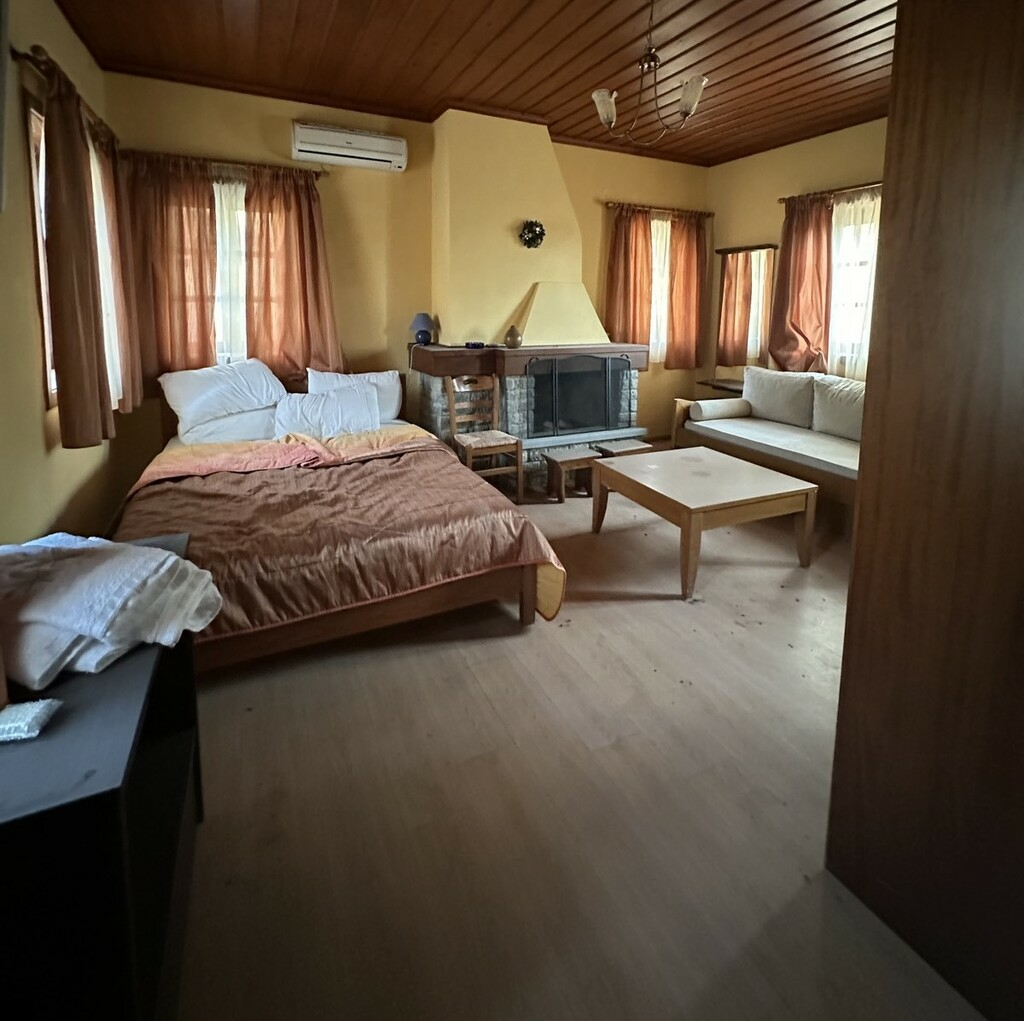 Hotel In Konitsa, Greece (310 M²)