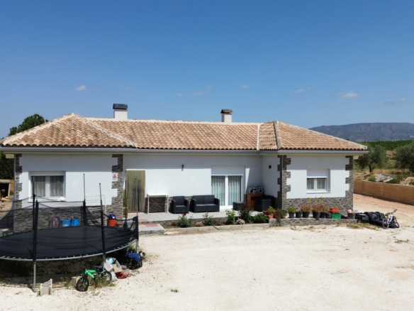 4-bedroom Detached Villa In Pinoso, Spain (160 M²)