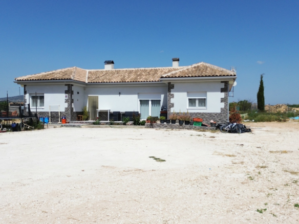 4-bedroom Detached Villa In Pinoso, Spain (160 M²)