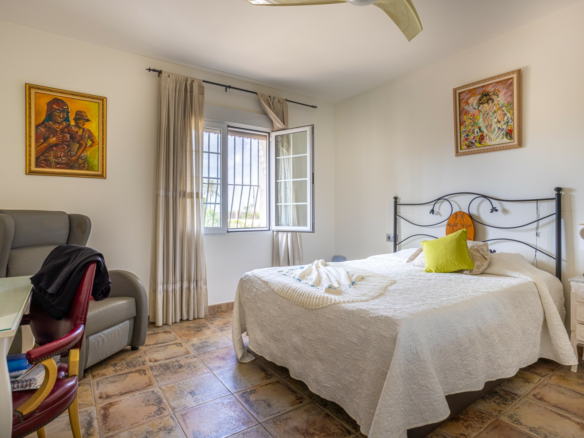 5-bedroom Detached Villa In Elche, Spain (199 M²)
