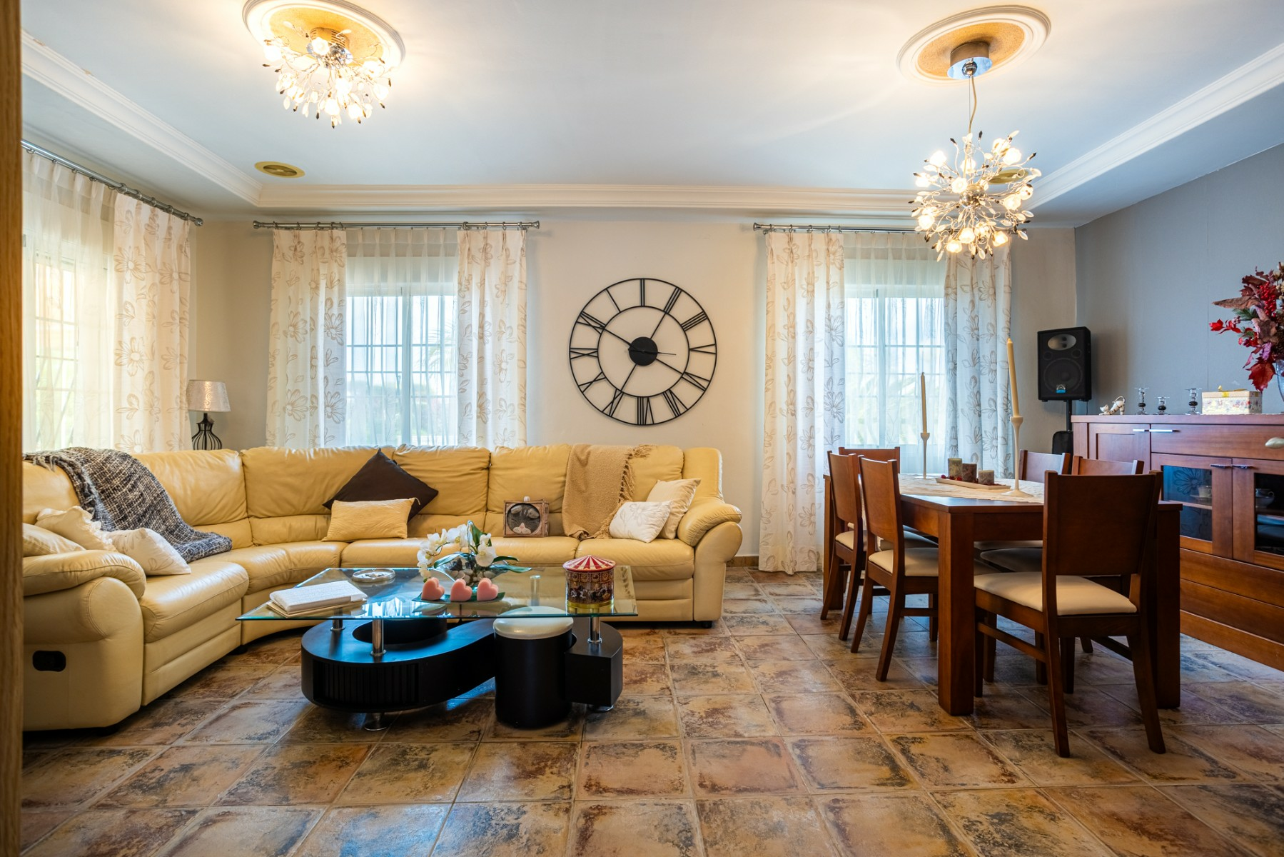 5-bedroom Detached Villa In Elche, Spain (199 M²)