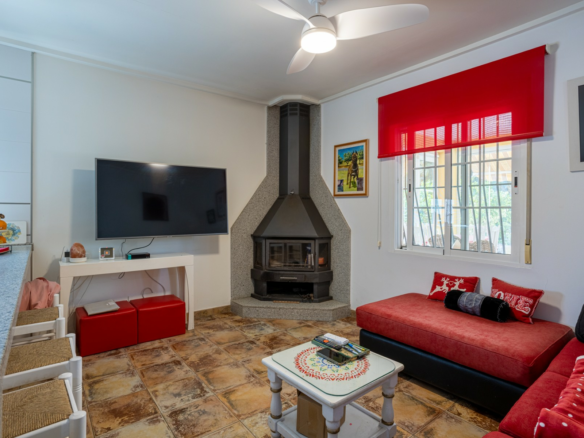 5-bedroom Detached Villa In Elche, Spain (199 M²)