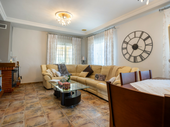 5-bedroom Detached Villa In Elche, Spain (199 M²)