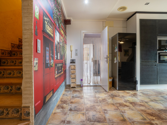 5-bedroom Detached Villa In Elche, Spain (199 M²)