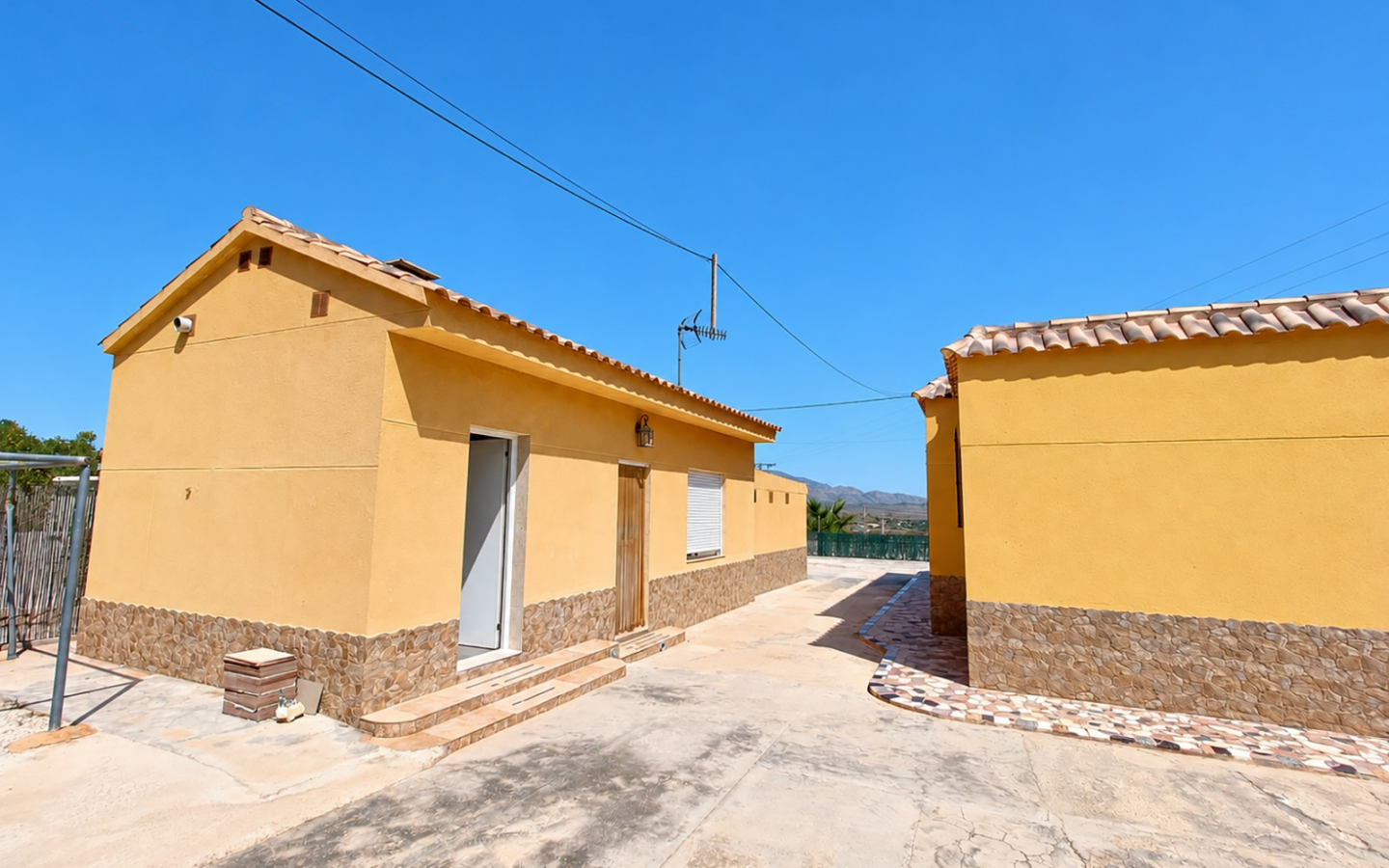 3-bedroom Detached Villa In Hondón De Los Frailes, Spain (154 M²)