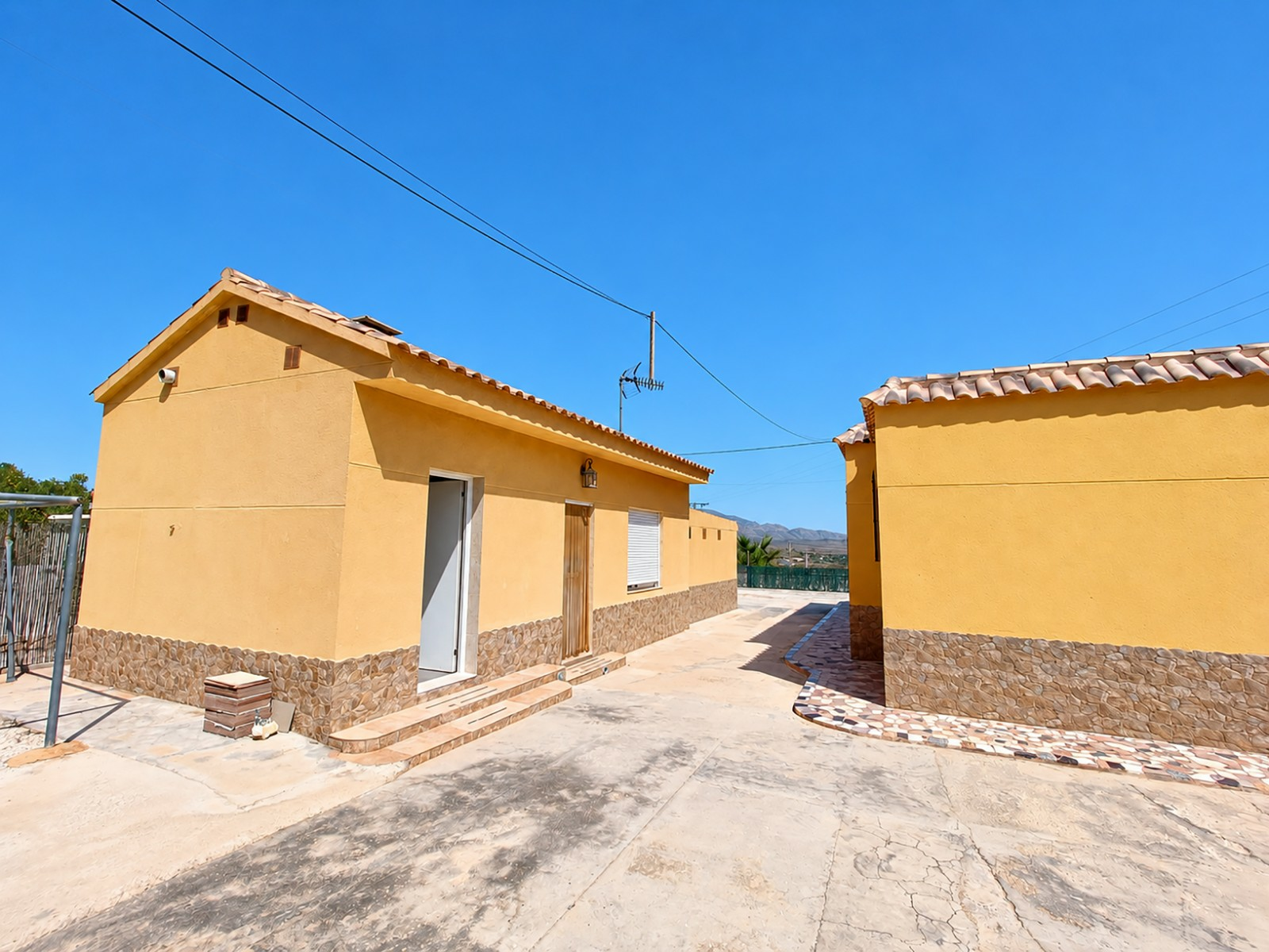 o_1k34fdvlv1slj17kb18ic1e46jj3l-e9e407 3-bedroom Detached Villa In Hondón De Los Frailes, Spain (154 M²)
