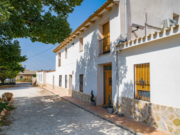 6-bedroom Detached Villa In Pinoso, Spain (490 M²)