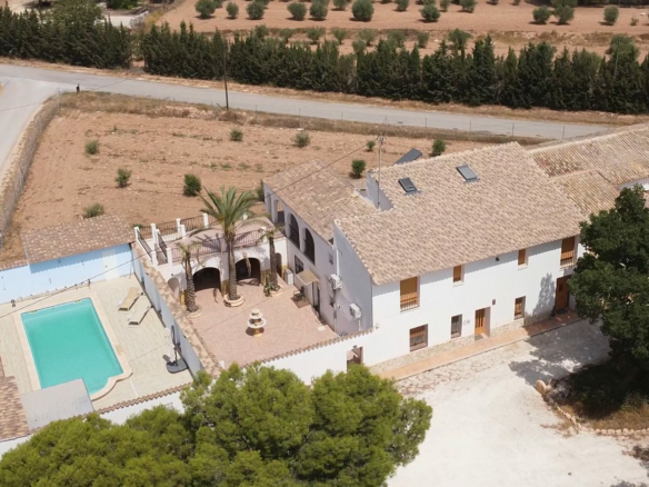 6-bedroom Detached Villa In Pinoso, Spain (490 M²)