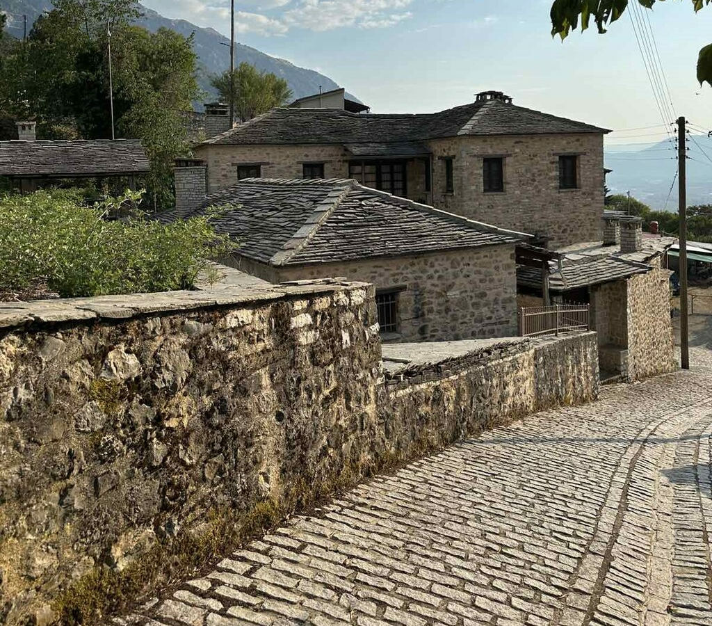 Hotel In Konitsa, Greece (310 M²)