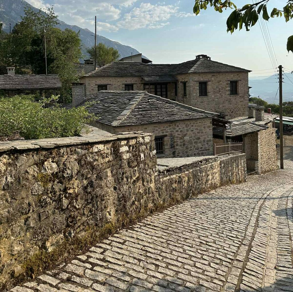Hotel In Konitsa, Greece (310 M²)