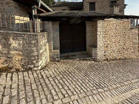 Hotel In Konitsa, Greece (310 M²)